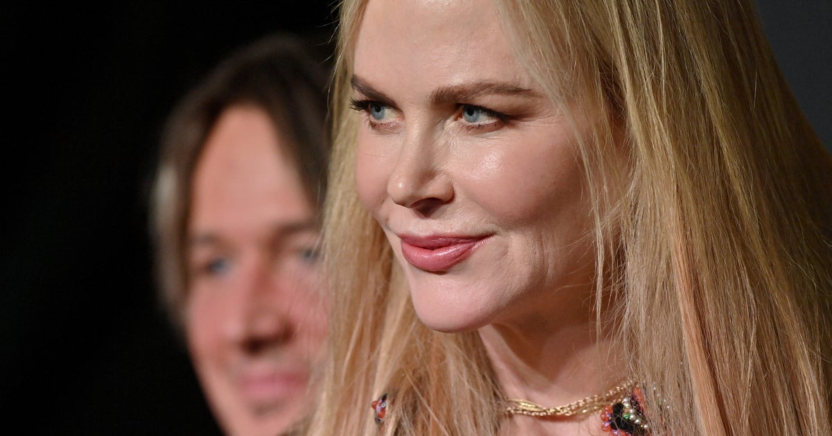 超ミニ姿を批判された人気ハリウッド俳優。「年相応でない」に対する