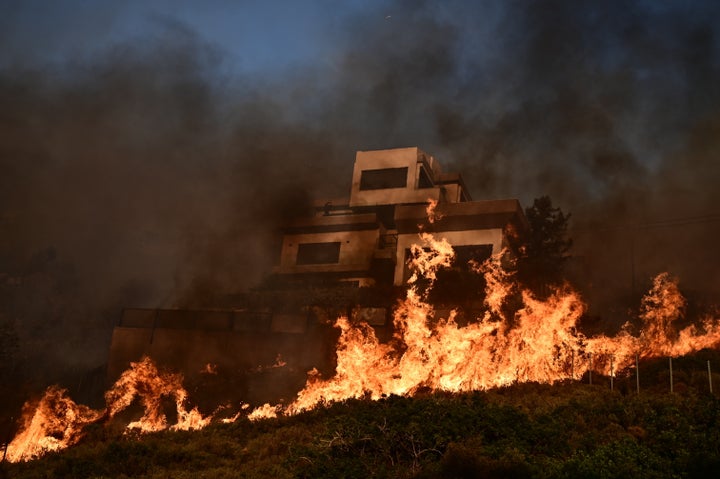 Πυρκαγιά στον Νέο Κουβαρά Αττικής, Δευτέρα 17 Ιουλίου 2023. Για την κατάσβεσή της επιχείρησαν 30 πυροσβέστες με 14 οχήματα, 2 αεροσκάφη και 4 ελικόπτερα. (ΜΙΧΑΛΗΣ ΚΑΡΑΓΙΑΝΝΗΣ/EUROKINISSI)