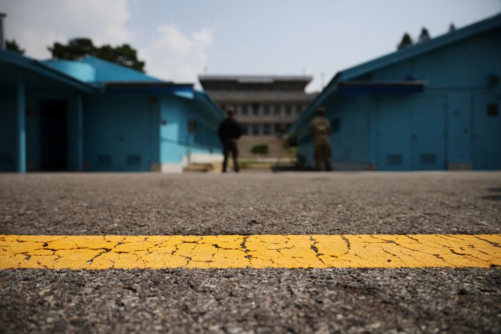 Μια γενική άποψη δείχνει το χωριό της εκεχειρίας Panmunjom μέσα στην αποστρατιωτικοποιημένη ζώνη (DMZ) που χωρίζει τις δύο Κορεές, Νότια Κορέα, 19 Ιουλίου 2022