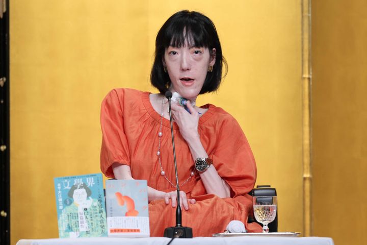 芥川賞を受賞した市川沙央さん＝7月19日午後、東京都内での記者会見