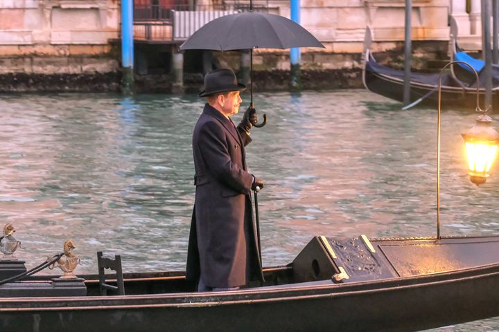 Ο Κένεθ Μπράνα στα γυρίσματα της ταινίας «A Haunting in Venice», 9 Ιανουαρίου 2023, Βενετία.