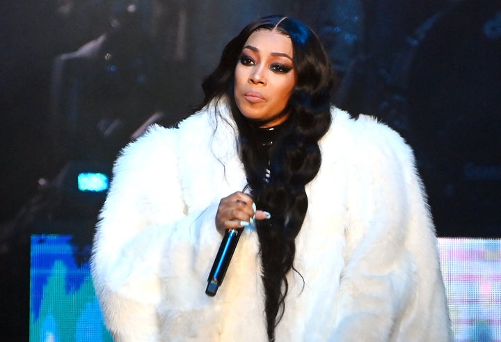 Monica se apresenta no palco durante o Atlanta R&B Music Experience em 1º de outubro de 2022. Ela interrompeu seu show em Detroit no sábado