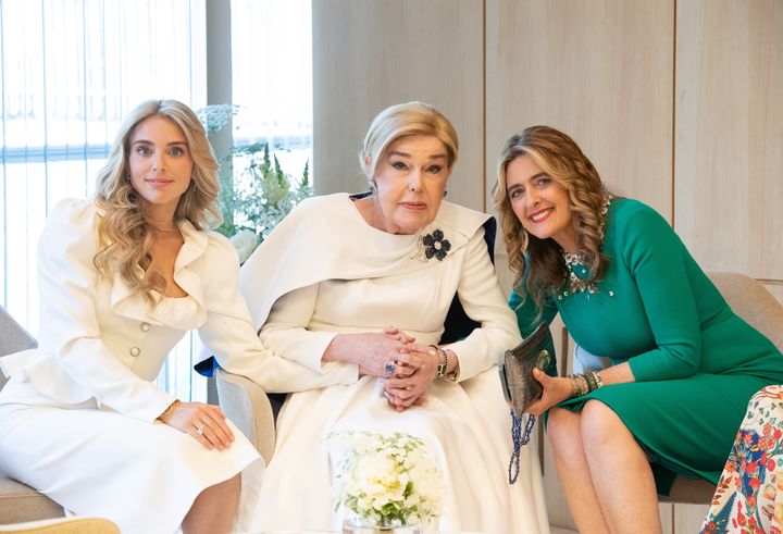 Με την κόρη της, Χριστιάνα Γουλανδρή, και την εγγονή της, Μαριάννα Γουλανδρή Λαιμού στην πρόσφατη εκδήλωση για την τιμή των 25 χρόνων προσφορά της στην UNESCO