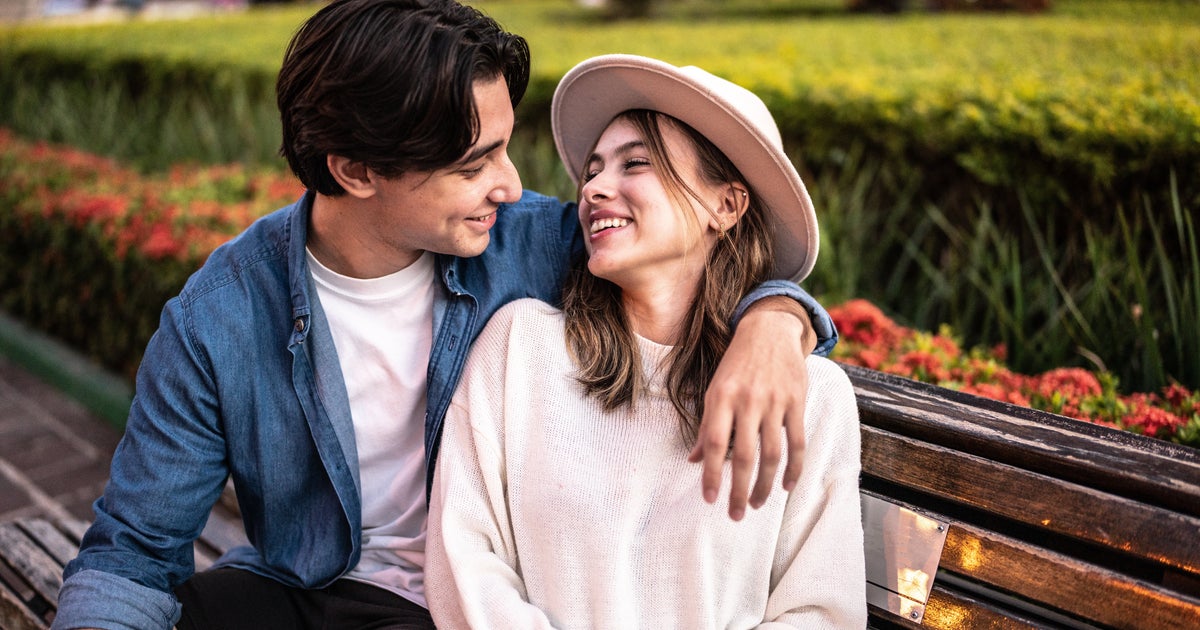 Use This Eye Contact Trick To Make Anyone Fall In Love With You - Vimarsana News