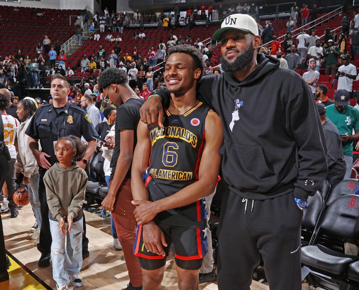 Lakers star LeBron James shares proud dad moment ahead of Bronny