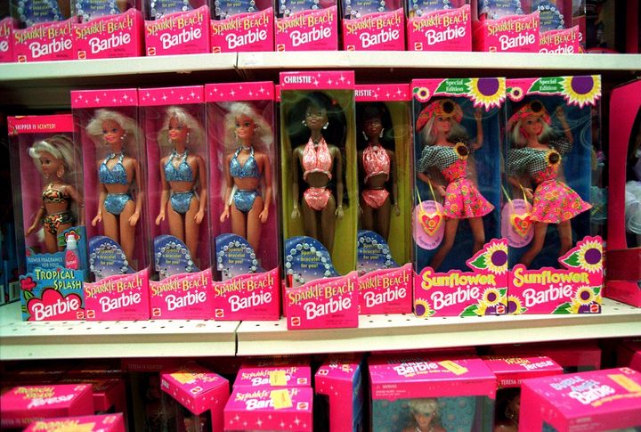 Κούκλες Barbie σε κατάστημα.