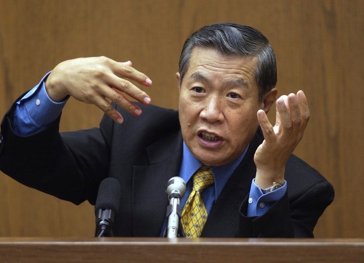 Forensic scientist Henry Lee testifies during a murder trial on Sept. 15, 2003, in Durham, N.C. 