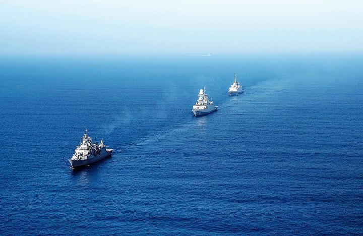 Μάρτιος 2023 Στιγμιότυπο από την τετραμερή ναυτική άσκηση με την επωνυμία "NOBLE DINA 2023 -(ND-23)" που πραγματοποιήθηκε στην ευρύτερη θαλάσσια περιοχή της Ανατολικής Μεσογείου, μεταξύ Ελλάδας, Κύπρου, ΗΠΑ και Ισραήλ, και με συμμετοχή Ναυτικών Δυνάμεων της Γαλλίας, της Ιταλίας, καθώς και της Γερμανίας