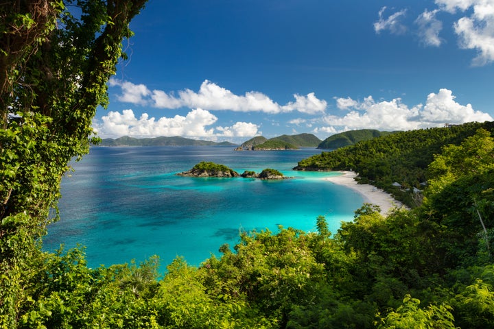 Η Trunk Bay Beach στο νησάκι St. John, μία από τις καλύτερες στον κόσμο. 