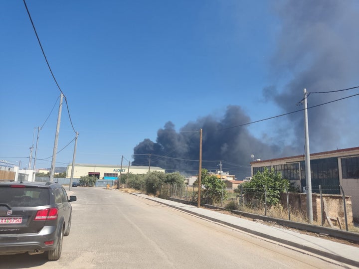 Σε εξέλιξη πυρκαγιά σε αποθήκη στον Ασπρόπυργο