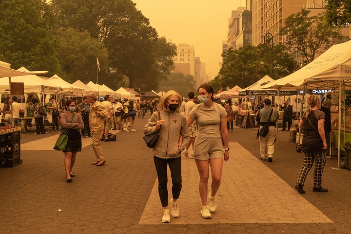 People wear facial masks on June 7, 2023 because of bad air quality brought in by smoke of Canadian wildfires.