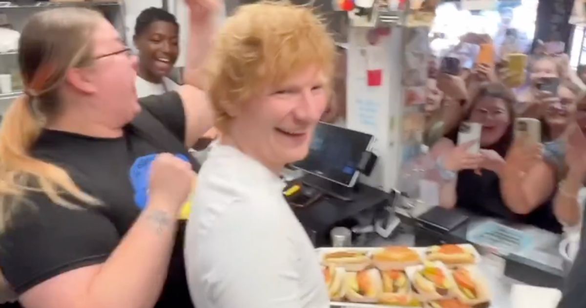 Ed Sheeran Dodges Insults As He Serves Up Hot Dogs At Iconic Chicago Restaurant