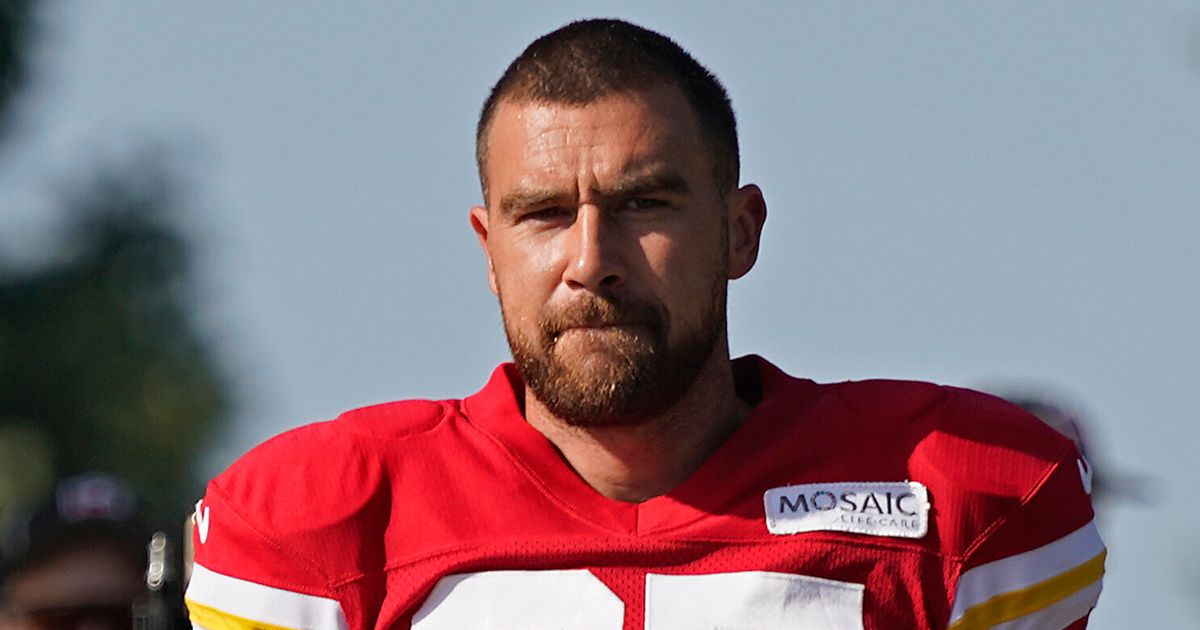 Chiefs' Travis Kelce day to day with knee issue, per source: How team would  adjust if he's out Thursday - The Athletic