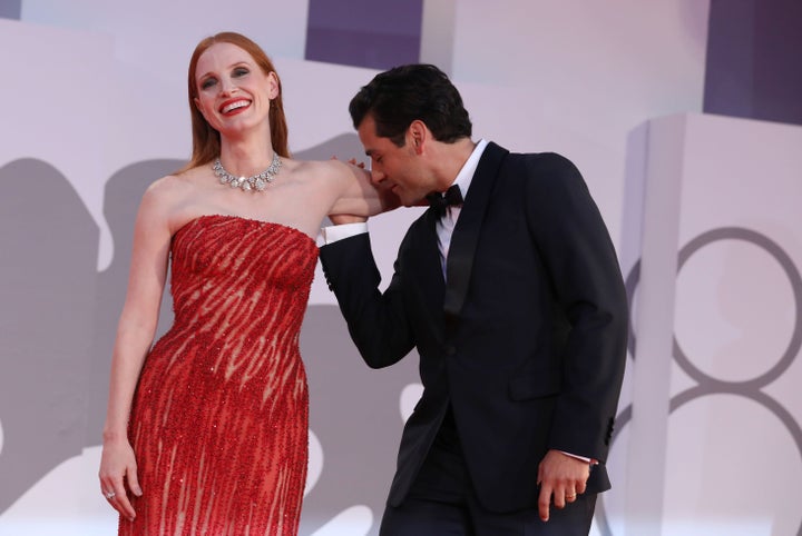 Uma foto do momento quente de Chastain e Isaac no Festival de Cinema de Veneza em setembro de 2021.