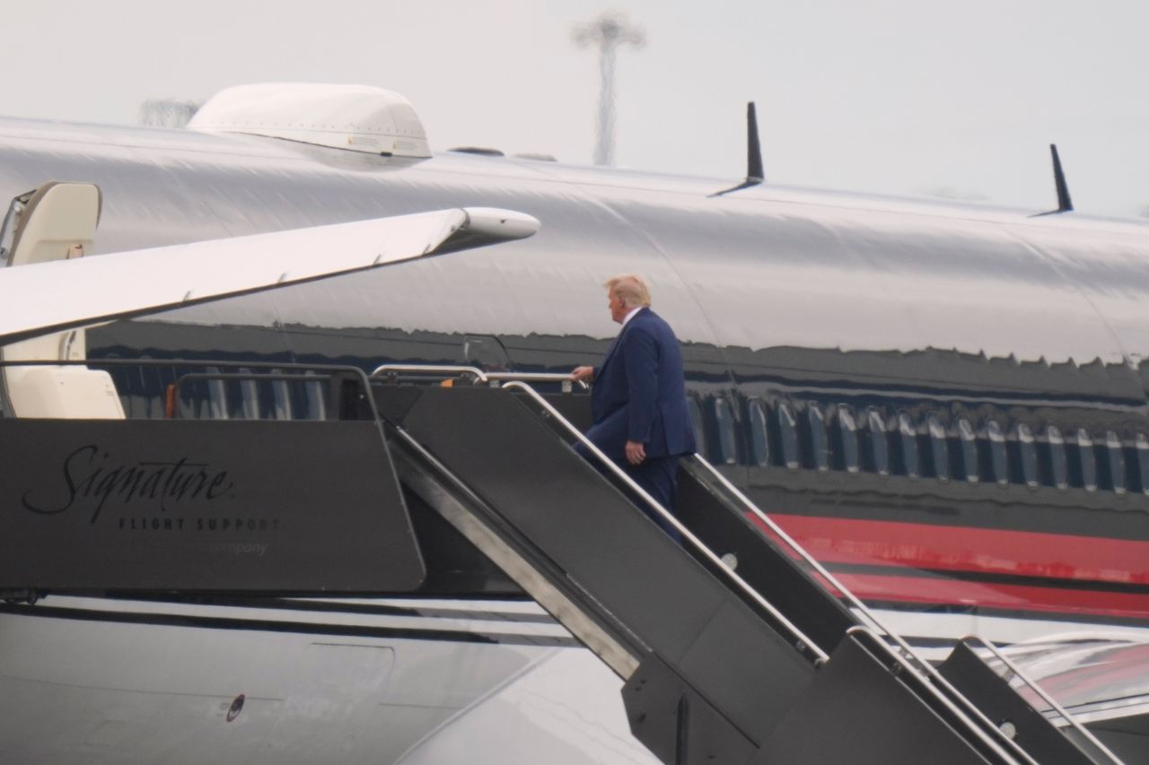 Trump boards his plane headed to Washington on Thursday.