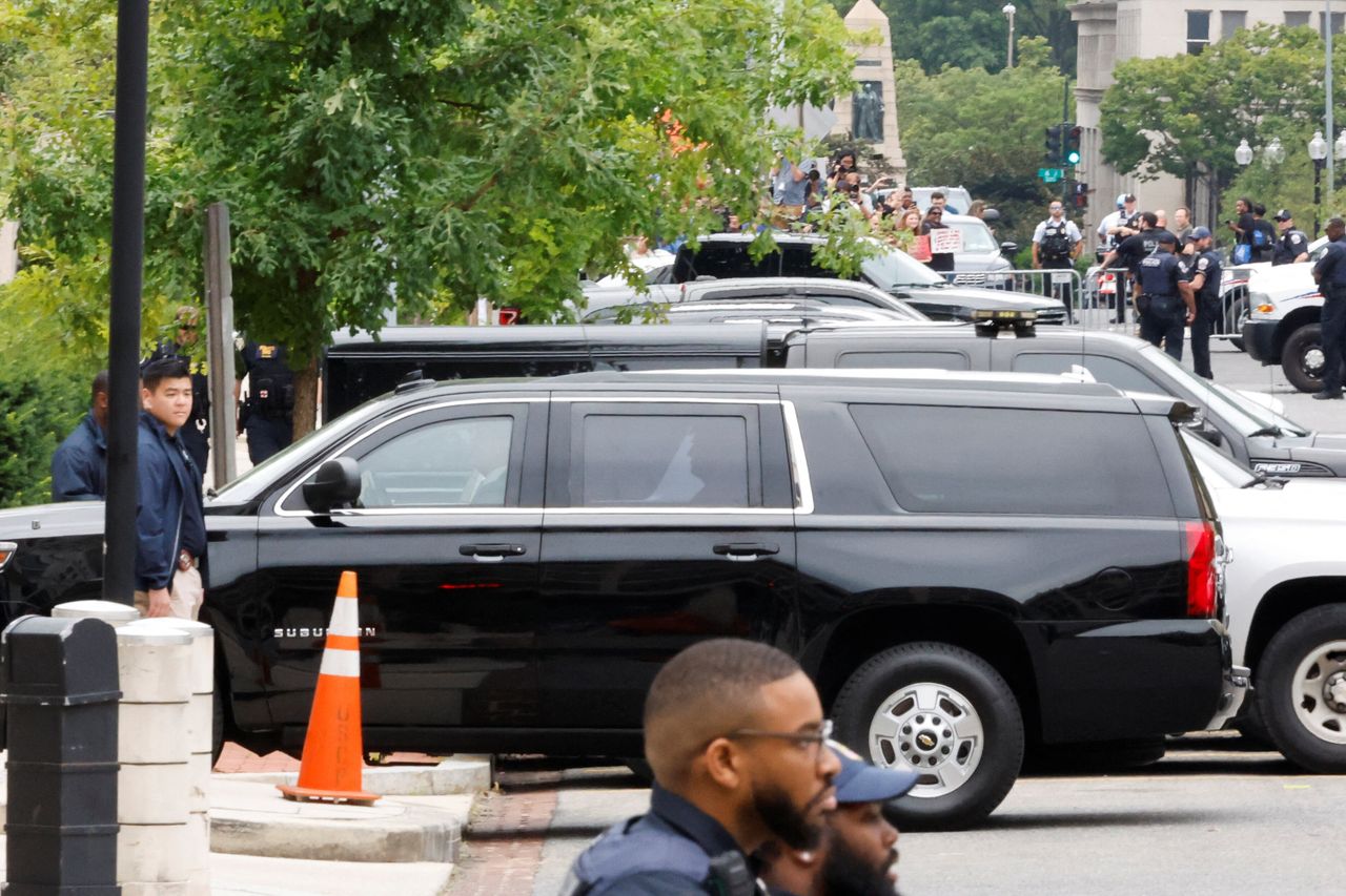 Trump arrives to appear at the courthouse.