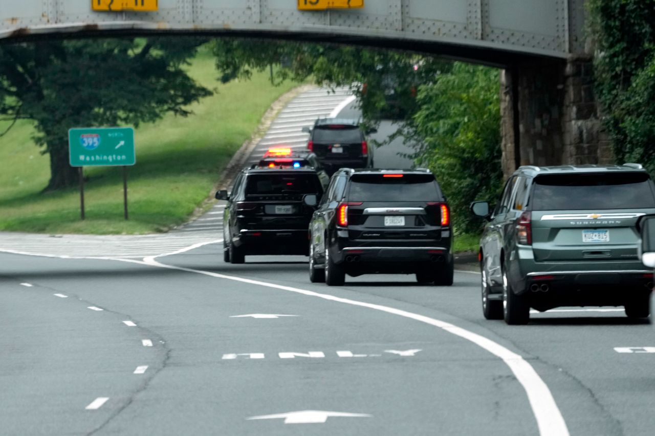 The motorcade carrying Trump departs from Ronald Reagan Washington National Airport along George Washington Memorial Parkway.