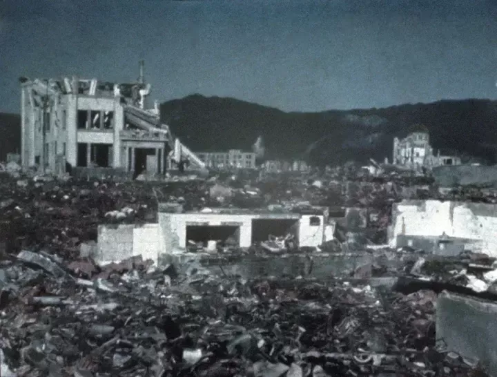 1945年8月6日の原爆投下後の、広島市内の被害