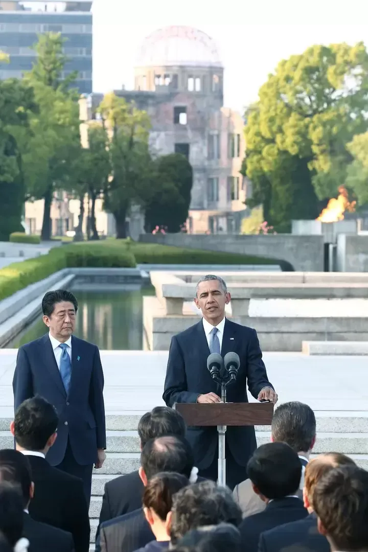 平和記念公園で演説する米国のバラク・オバマ大統領（当時）
