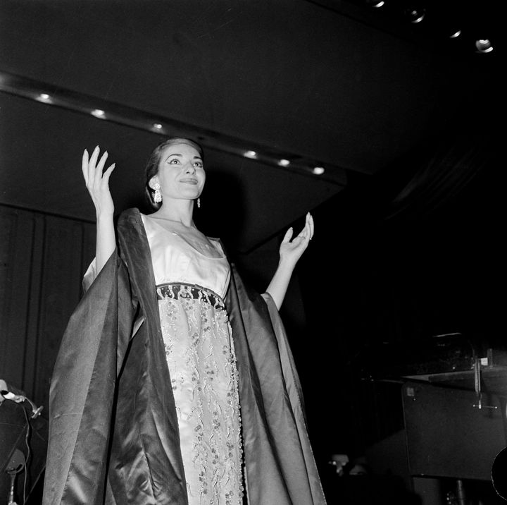Η Μαρία Κάλλας στη Σκάλα του Μιλάνου με τον «Πολιούτο» του Ντονιτσέτι, 7 Δεκεμβρίου 1960. Πρώτη εμφάνιση της μετά τη ρήξη με τη Λα Σκάλα, ύστερα από την περιβόητη αποχώρηση της στην πρώτη πράξη της «Νόρμα» του Μπελίνι στις 2 Ιανουαρίου 1958. (AP Photo/K)