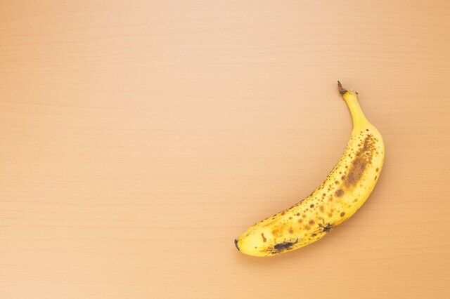 冷蔵庫のバナナが黒くなる…食べても大丈夫？