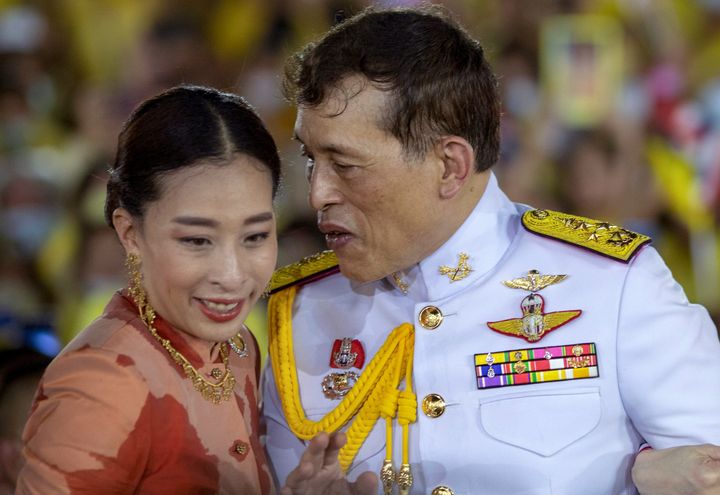 Ο βασιλιάς της Ταϊλάνδης με την κόρη του Μπατζακιτιγιάμπα που είναι σε κώμα από τον περασμένο Δεκέμβριο 