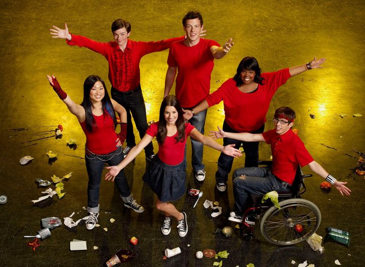 Jenna Ushkowitz, Chris Colfer, Cory Monteith, Amber Riley, Kevin McHale and Lea Michele in the first season of Glee