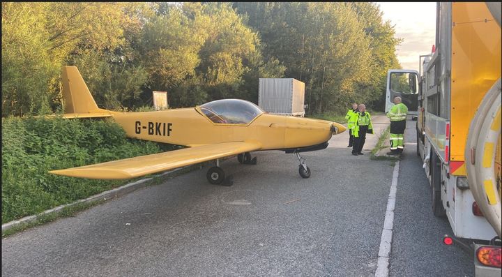 The light aircraft landed on the central reservation of the A40.