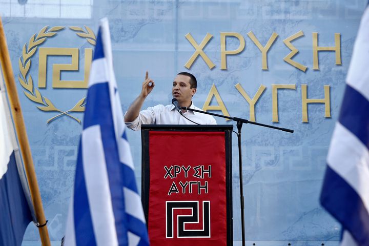 Ο Κασιδιάρης εκφωνεί ομιλία κατά τη διάρκεια προεκλογικής συγκέντρωσης στην Αθήνα στις 23 Μαΐου 2014. REUTERS/Yorgos Karahalis (GREECE - Tags: POLITICS ELECTIONS)