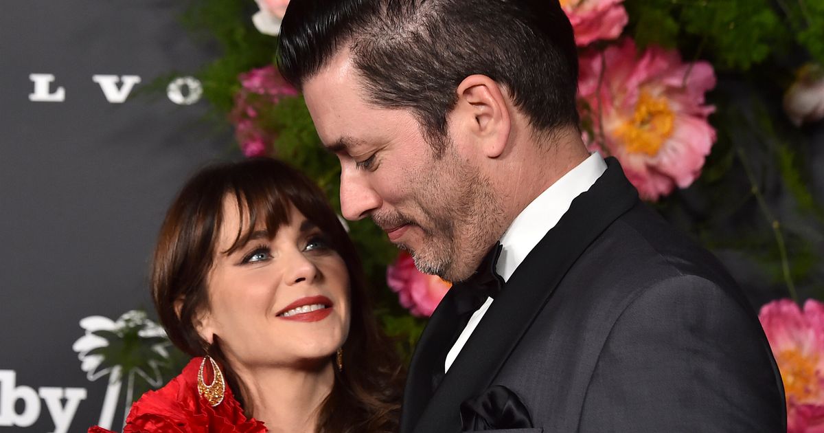 Zooey Deschanel and Jonathan Scott Are Officially Engaged