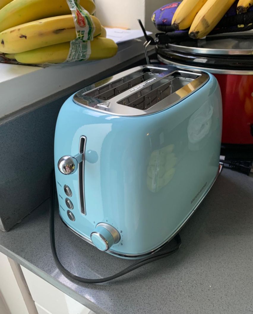 More Than 8,900  Shoppers Swear By This Compact, Retro Toaster