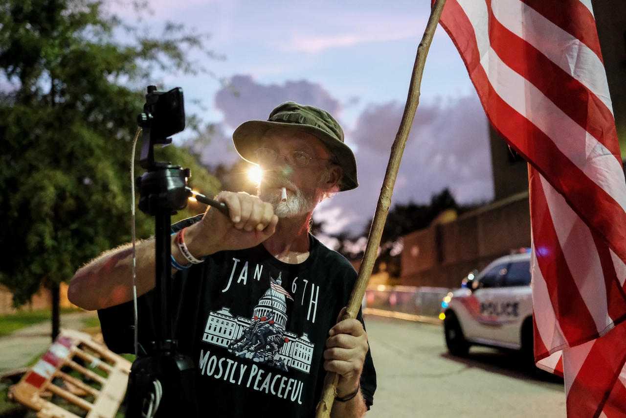 A J6 supporter who goes by the name Steve Jericho livestreams a nightly protest outside of the D.C. jail.