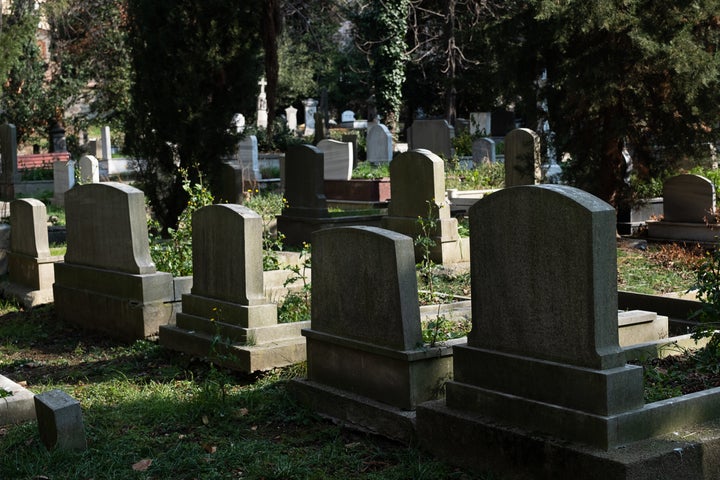 Suffolk Police Struggle To Stop Sex On Tombstones Huffpost Uk News