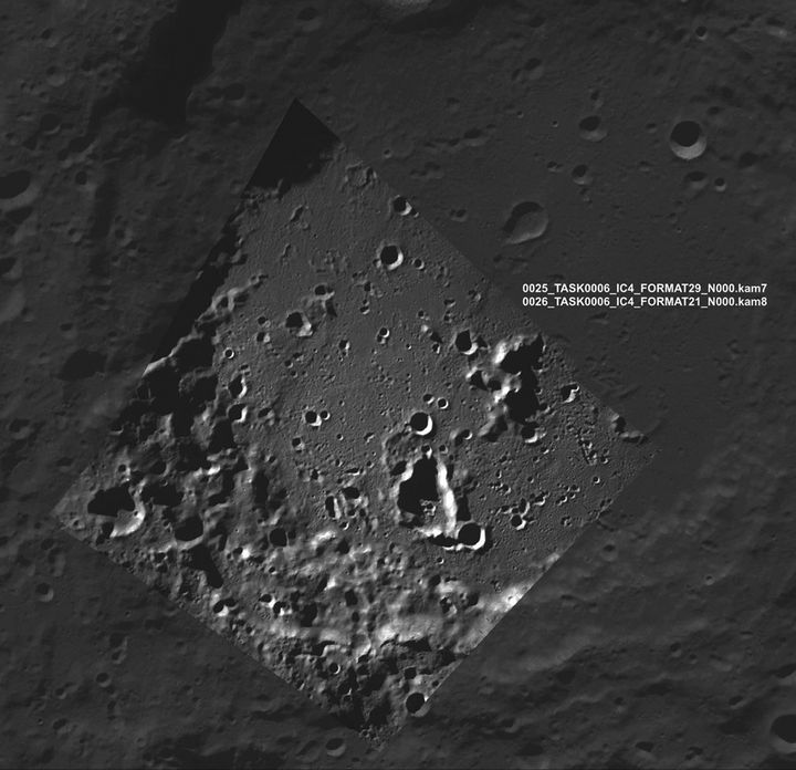Αυτή η φωτογραφία που κυκλοφόρησε από την Roscosmos State Space Corporation την Πέμπτη, 17 Αυγούστου 2023, δείχνει μια εικόνα της περιοχής του νότιου πόλου της Σελήνης στην μακρινή πλευρά του φεγγαριού που καταγράφηκε από το ρωσικό διαστημόπλοιο Luna-25 πριν από την αποτυχημένη προσπάθειά του να προσγειωθεί. Η κρατική εταιρεία Roscosmos της Ρωσίας δήλωσε την Κυριακή ότι το Luna-25 συνετρίβη στο φεγγάρι αφού περιστράφηκε σε ανεξέλεγκτη τροχιά. Οι αρχές έχουν ξεκινήσει έρευνα για την πιθανή αιτία. (Centre for Operation of Space Ground-Based Infrastructure-Roscosmos State Space Corporation via AP)