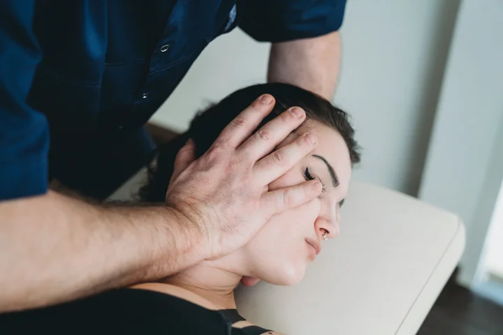 Doctors warn this type of chiropractic neck adjustment can lead to stroke