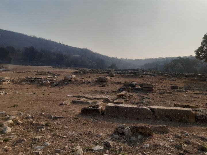 Ζημιές που προκάλεσε η φωτιά κατά το περάσμά της από τον αρχαιολογικό χώρο της Αρχαίας Ζώνης (4)