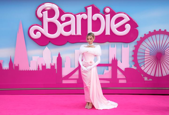 Φωτογραφία από το ... ροζ χαλί της πρεμιέρας της ταινίας Barbie στις 12 Ιουλίου στο Λονδίνο.