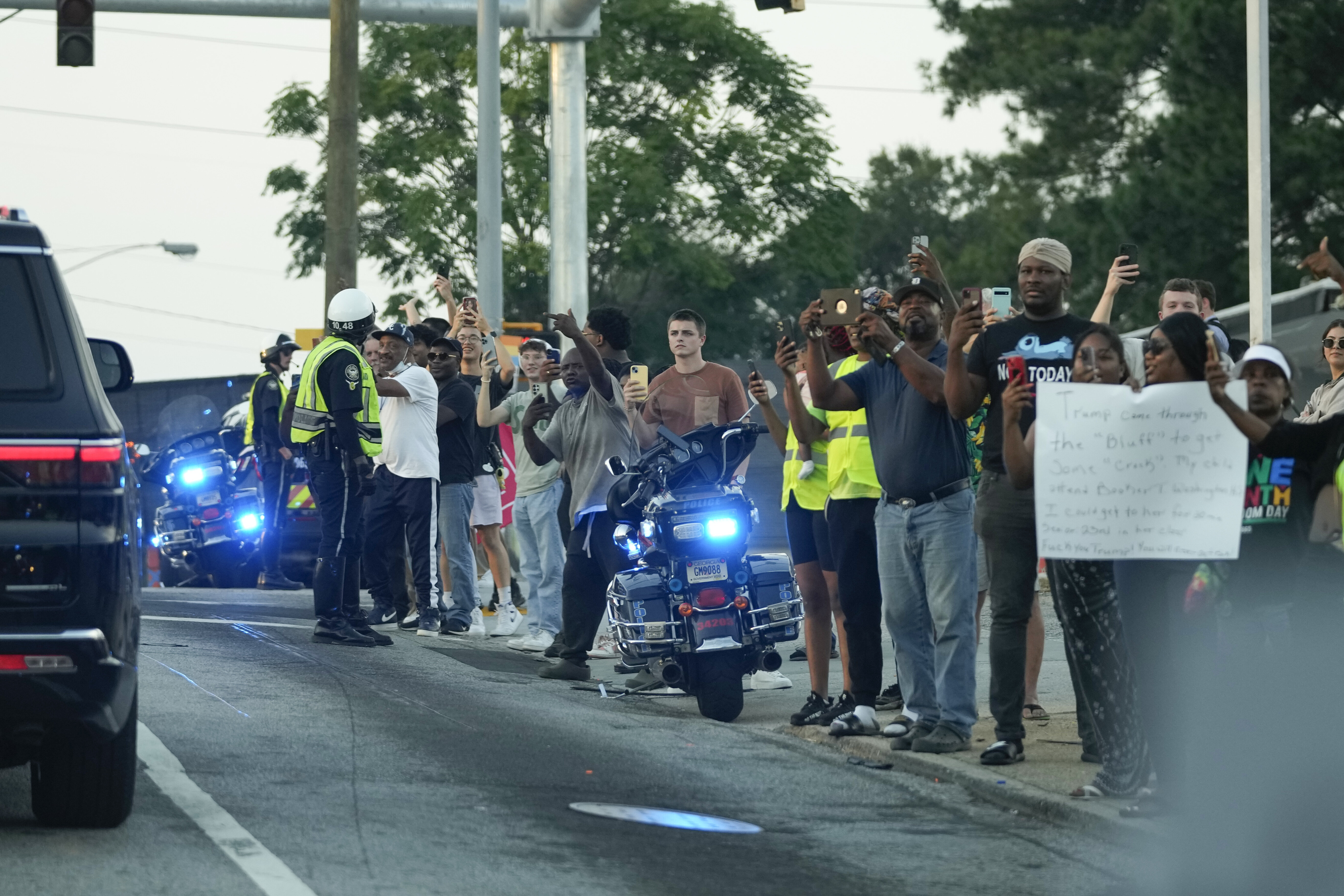 Live Updates: Trump To Surrender For Arrest In Georgia Election Case ...