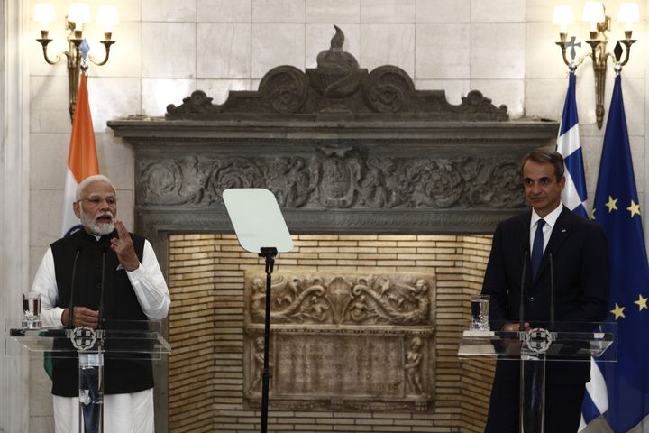 Οι Πρωθυπουργοί Ελλάδας και Ινδίας κατά τη διάρκεια των κοινών δηλώσεων
