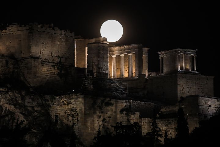 Ανατολή της προηγούμενης Αυγουστιάτικης πανσελήνου στην Αθήνα