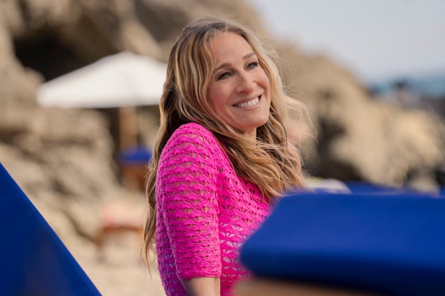 Sarah Jessica Parker Gives a Kiss as And Just Like That Season 2 Wraps