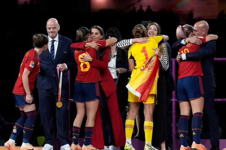 Spain's acting prime minister criticizes federation head for kissing player from World Cup champs
