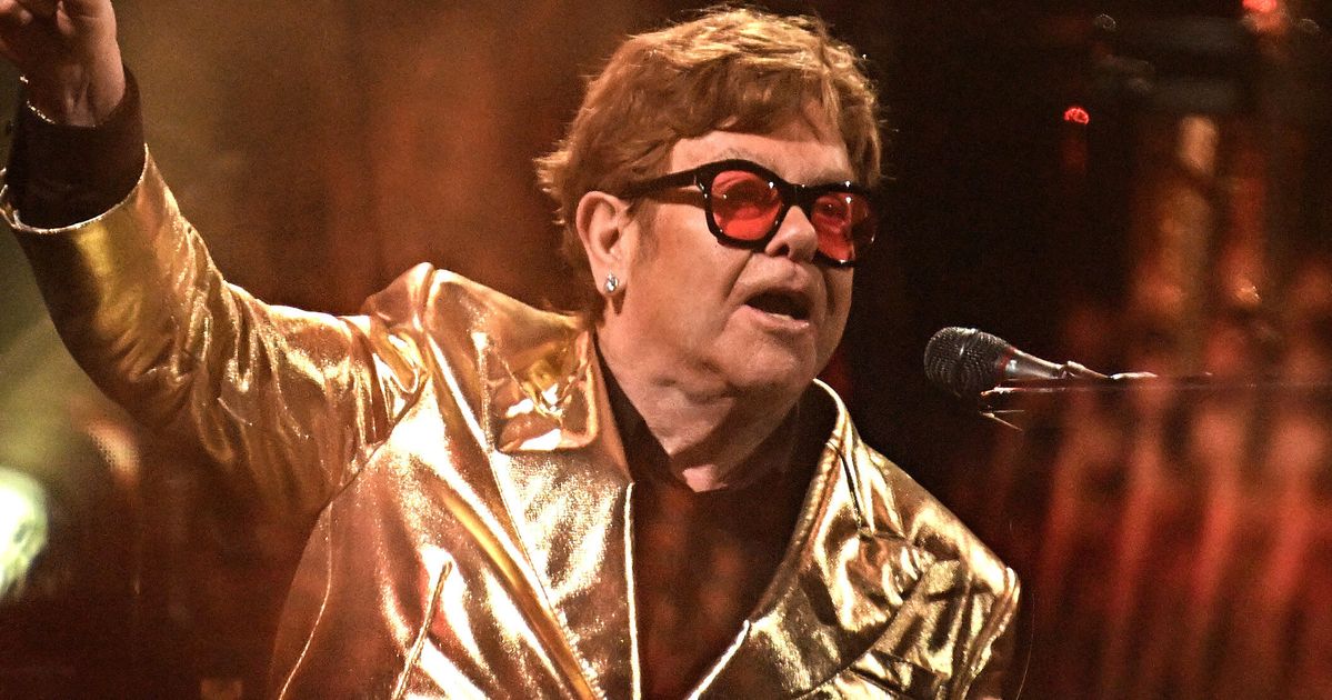 Elton John rentre de l’hôpital après être tombé dans une villa française