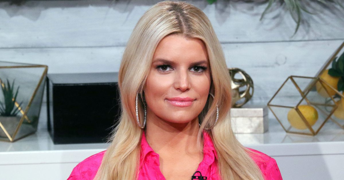 Singer Jessica Simpson gets candid about public scrutiny of her weight