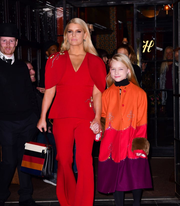 Jessica Simpson shares adorable photo of lookalike daughters - ABC