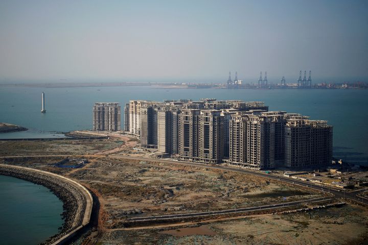 Αεροφωτογραφία δείχνει τους ουρανοξύστες που θα κατεδαφιστούν στο νησί Danzou.