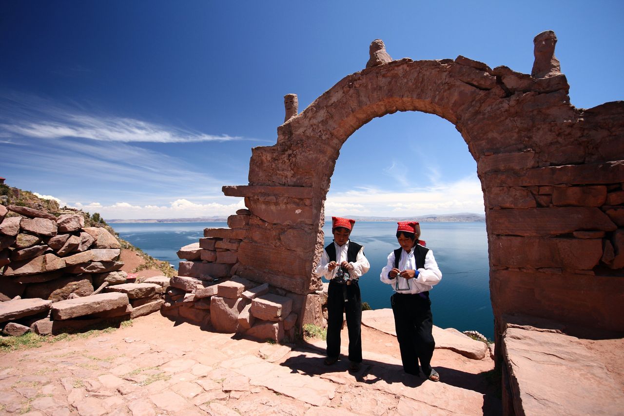Νησί Amantani, λίμνη Titicaca, Puno, Περού, Νότια Αμερική. (Photo by: Luca Picciau/REDA&CO/Universal Images Group via Getty Images)