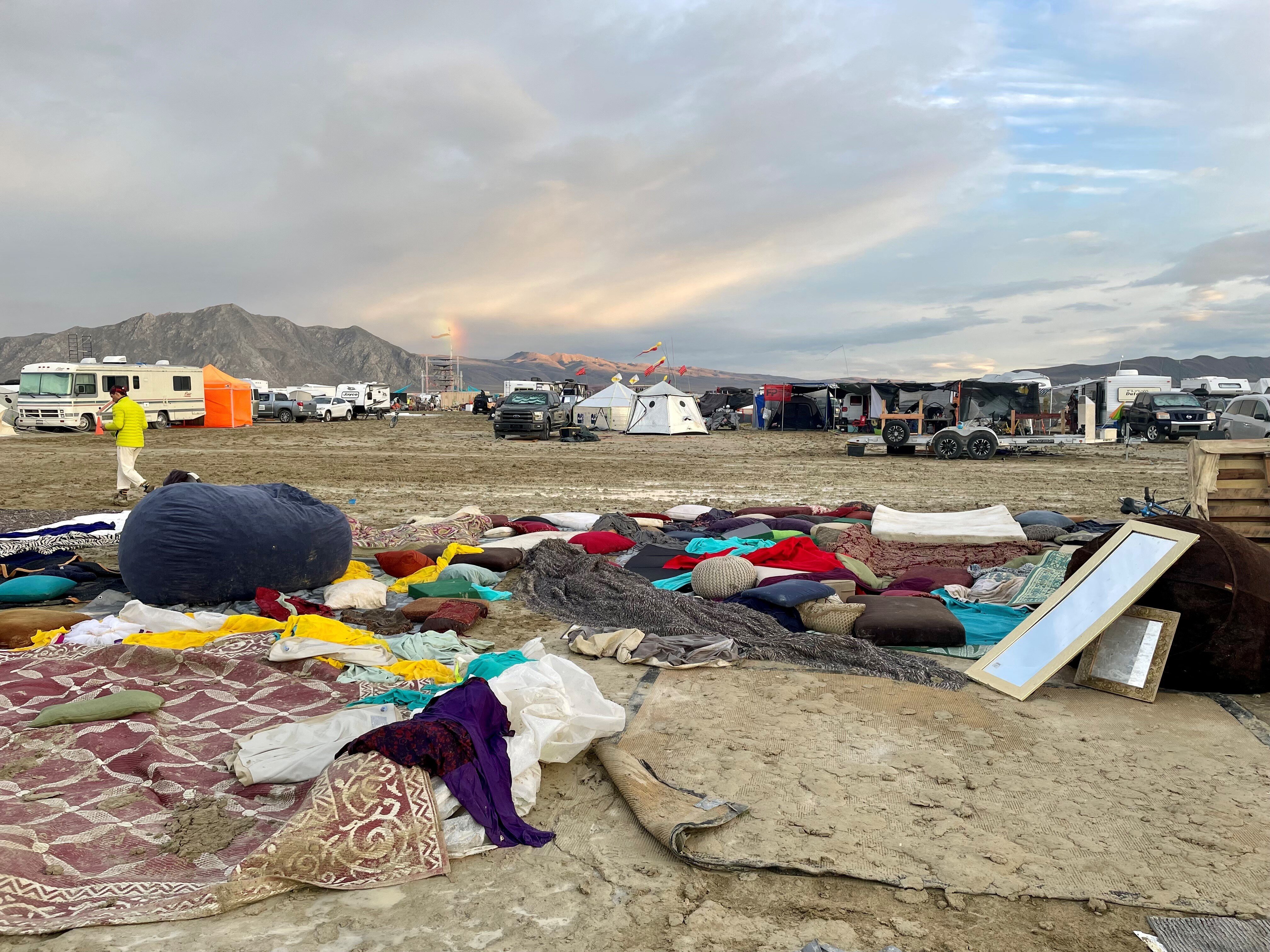 Burning Man Revelers Begin Exodus After Flooding Left Tens Of Thousands ...