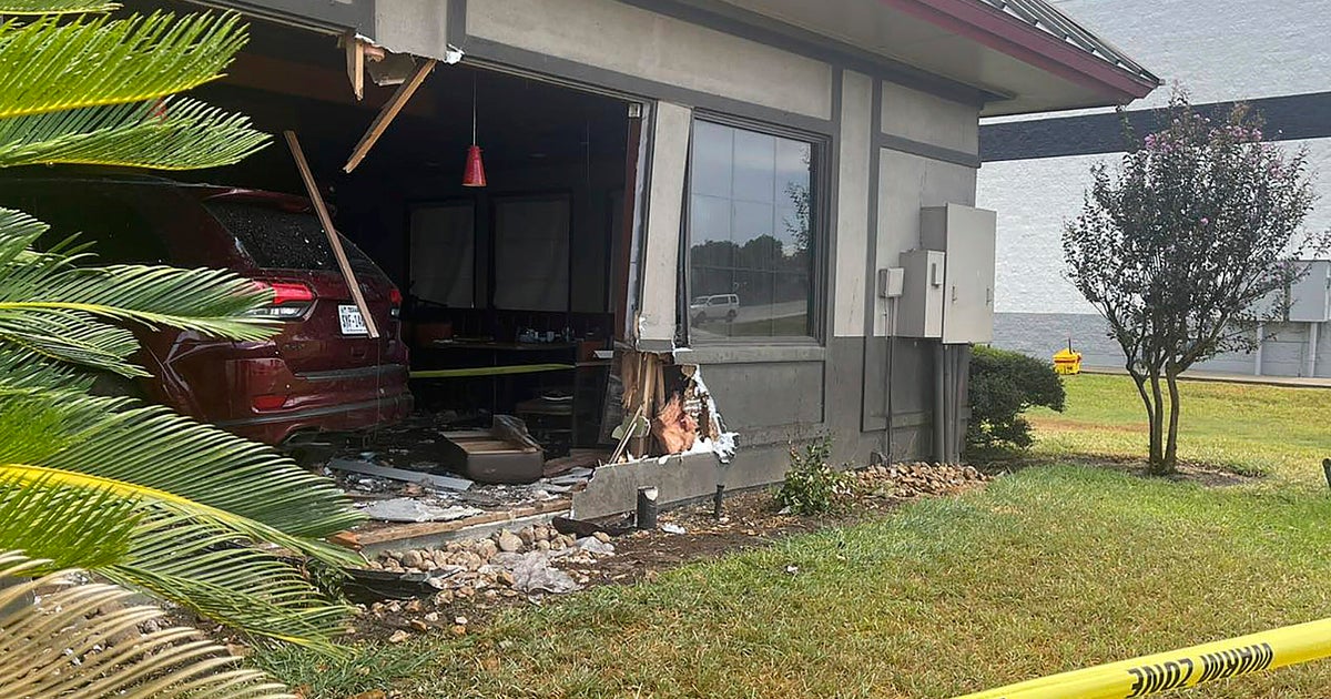 Car Crashes Through Dennys Wall Injuring 23 People Car Crashes Through Dennys Wall Injuring 23 People