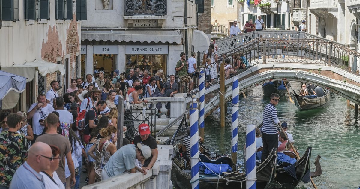 Venice To Combat Overtourism With Entry Fee